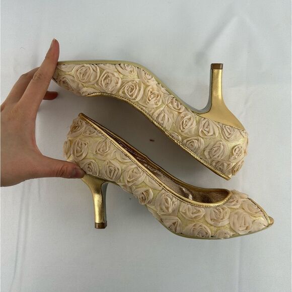 Vintage Poetic License Rosette Floral Cream Heels Wedding Heels - Picture 7 of 8